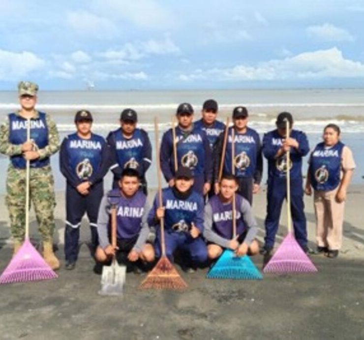 Armada de México realiza jornada de limpieza en playas de Tabasco