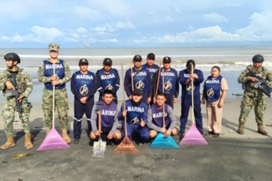 Armada de México realiza jornada de limpieza en playas de Tabasco