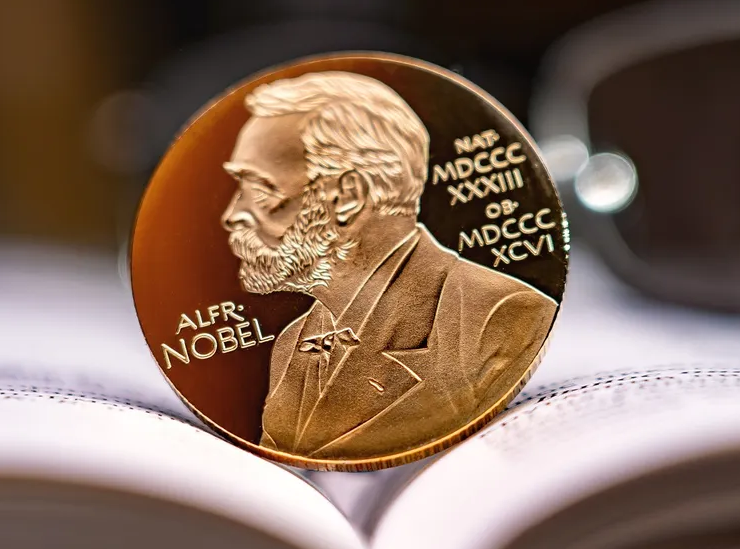 Premio Nobel de Literatura 2025, un premio a una obra apocalíptica