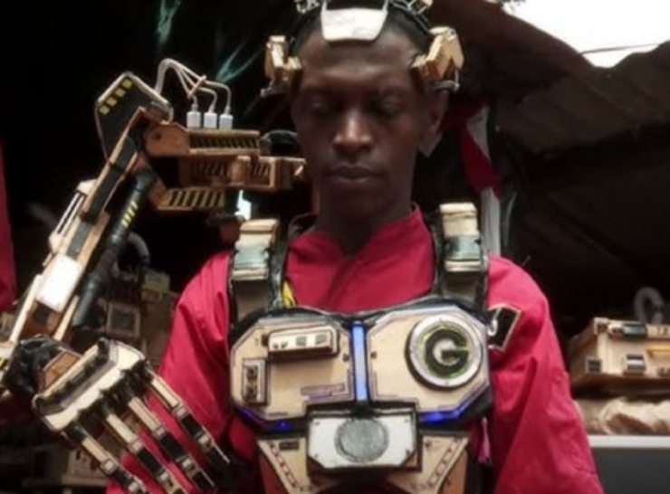 Convierten desechos en prótesis inteligentes, los "Iron-Man" de Kenia
