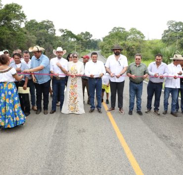 Entregan obra caminera Tenosique Mactún Cuchilla