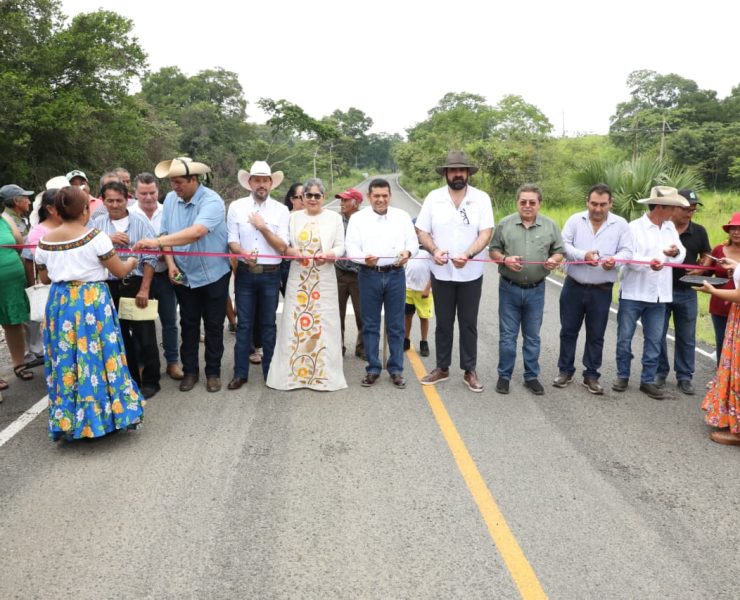 Entregan obra caminera Tenosique Mactún Cuchilla