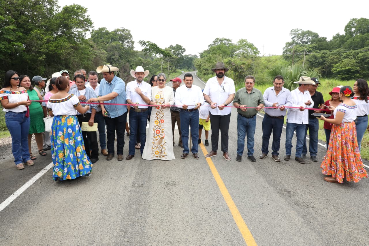 Entregan obra caminera Tenosique Mactún Cuchilla