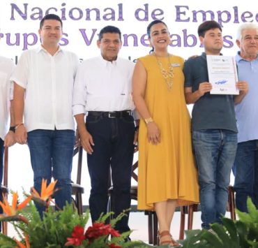 Realizan Feria Nacional de Empleo para Grupos Vulnerables 2025 en Comalcalco