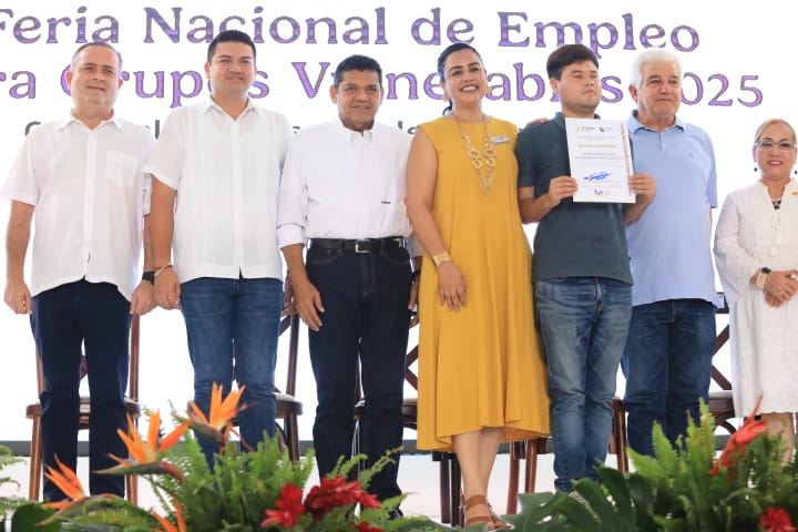 Realizan Feria Nacional de Empleo para Grupos Vulnerables 2025 en Comalcalco