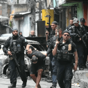 Redada masiva en favelas de Brasil