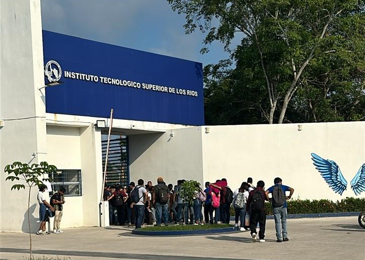 Toman entrada de Tec de Balancán