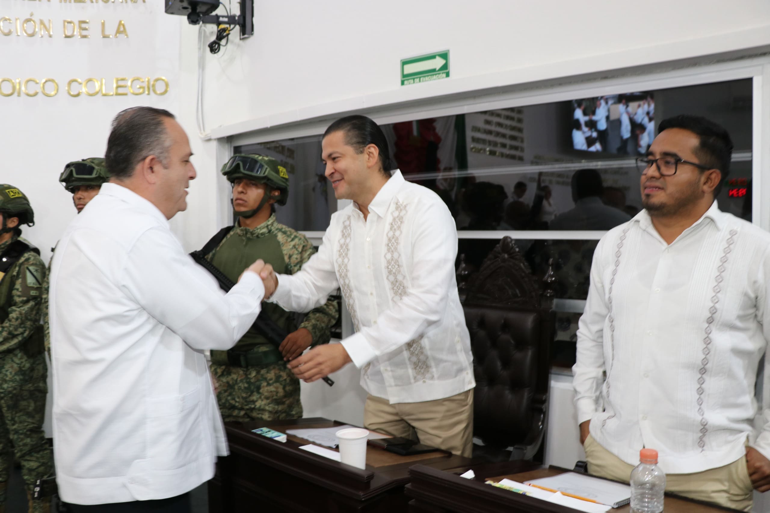 Comisión de cortesía acompañó a los representantes