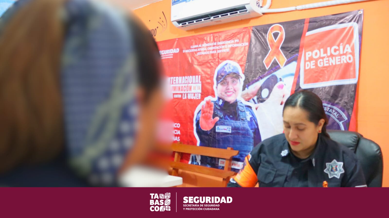 Entregan botón de emergencia “Auxíliame” a víctima de violencia