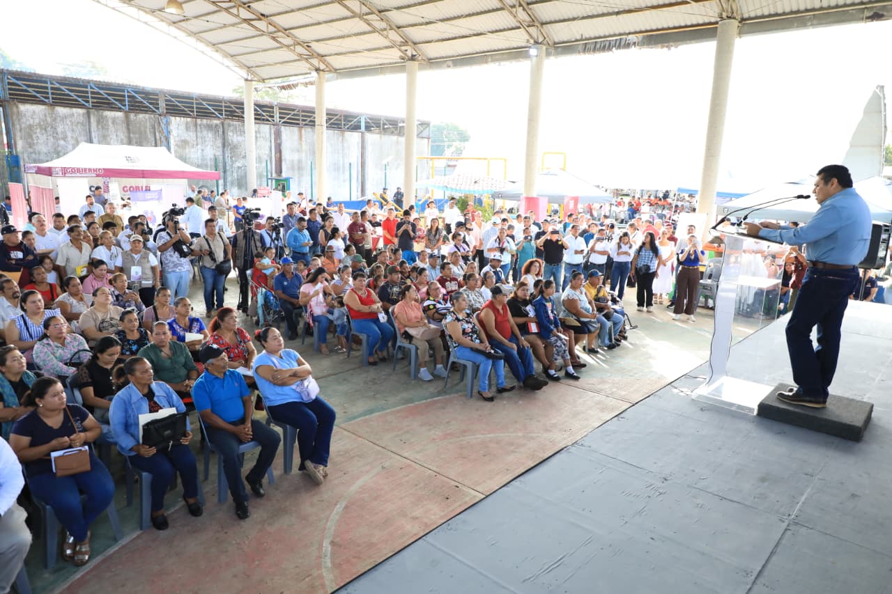 Javier May Rodríguez en gira de trabajo