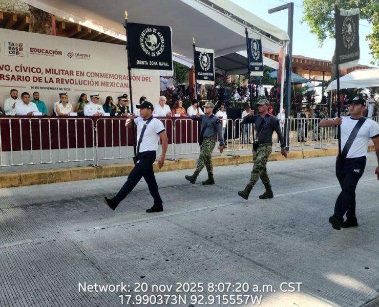 Personal naval participa en Desfile Cívico