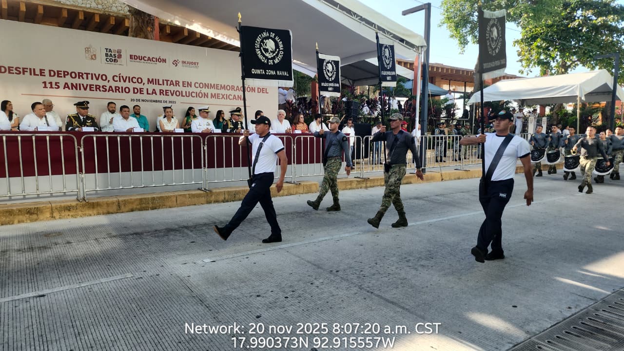 Personal naval participa en Desfile Cívico