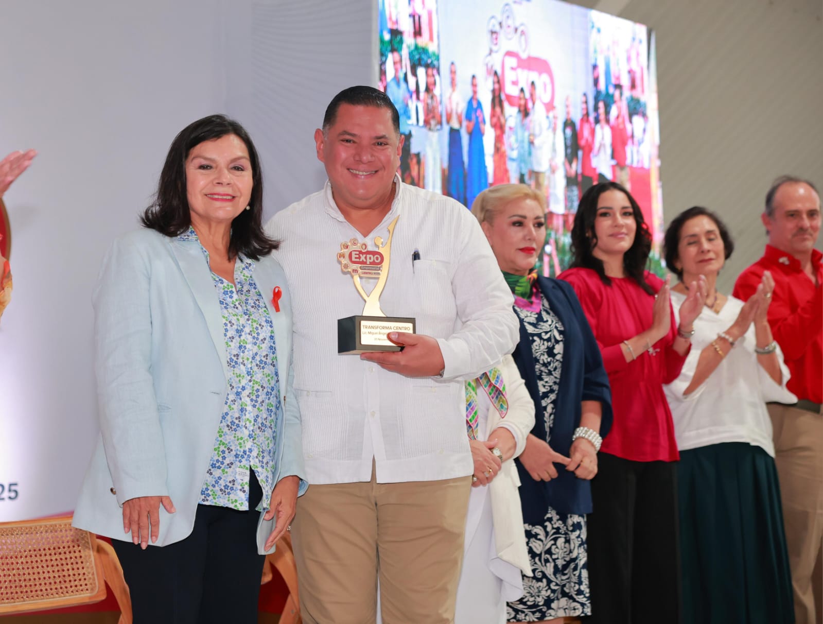 Reconocimiento al papel del sector empresarial