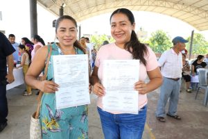 La coordinación interinstitucional impulsa la entrega de documentos oficiales, logrando que Se rebasa meta de títulos de propiedad y beneficiando a comunidades en todo Tabasco.