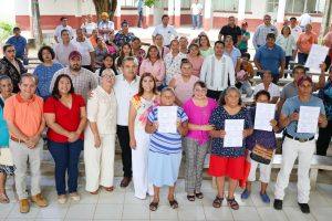 Entrega histórica de documentos en Tabasco, donde Se rebasa meta de títulos de propiedad, brindando certeza jurídica a cientos de familias.