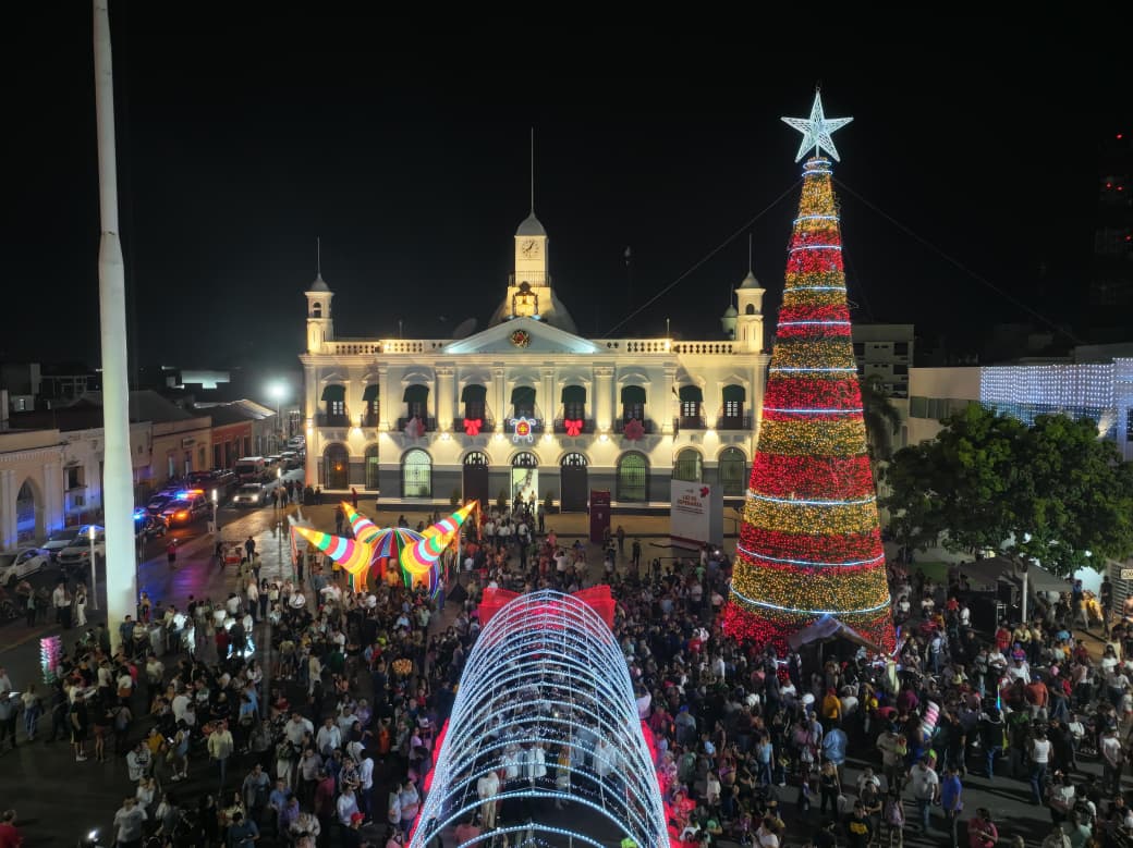 Ilumina Navidad al Edén en Plaza de Armas
