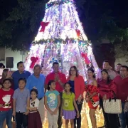 Encendido del árbol en Pomoca Magia navideña que sorprende a todos