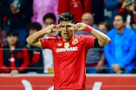 Jesús Gallardo celebra con Toluca el título que lo consagra como el Primer futbolista tabasqueño bicampeón, haciendo historia en el futbol mexicano.