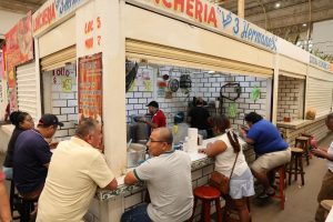 Los mercados de Villahermosa lucen en calma y con ambiente familiar, reflejando cómo ciudadanos y visitantes Disfrutan la Navidad en Paz bajo un entorno seguro y ordenado.