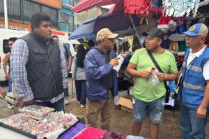 Elementos de Protección Civil exhortan a comerciantes y ciudadanos a evitar la compra y venta de pirotecnia durante la temporada decembrina.