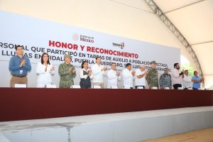 Autoridades estatales y federales entregaron reconocimientos al personal que participó en las labores de auxilio, destacando el compromiso, la solidaridad y el humanismo de quienes apoyaron a la población afectada.
