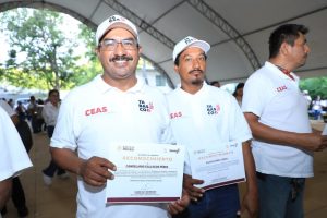 El gobernador Javier May Rodríguez encabezó el acto donde reconocieron a 700 trabajadores y personal militar por su labor solidaria en apoyo a las comunidades afectadas por las lluvias.