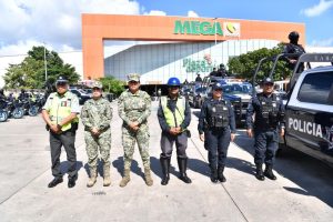 Agentes de la SSPC y FIRT Olmeca patrullan zonas comerciales y bancarias de Villahermosa, garantizando un ambiente seguro y promoviendo la NAVIDAD SEGURA CON PAZ para todos los ciudadanos.