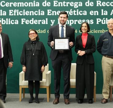 SENER entrega reconocimiento al INDEP