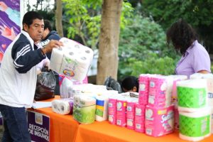 La colecta organizada por el IEM refleja el Apoyo a familias vulnerables, reafirmando el compromiso con los derechos humanos y la solidaridad hacia quienes más lo necesitan.