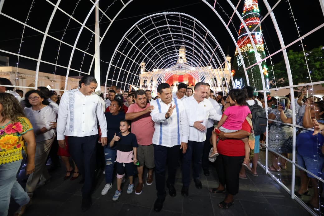 encendido navideño en Plaza de Armas