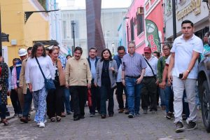 La alcaldesa Yolanda Osuna Huerta supervisa la Rehabilitación de alumbrado público en el Centro Histórico de Villahermosa, como parte de las acciones para fortalecer la seguridad, el turismo y la imagen urbana del Barrio Mágico.