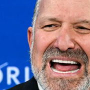 Abuchean al titular de Comercio de EEUU en Davos