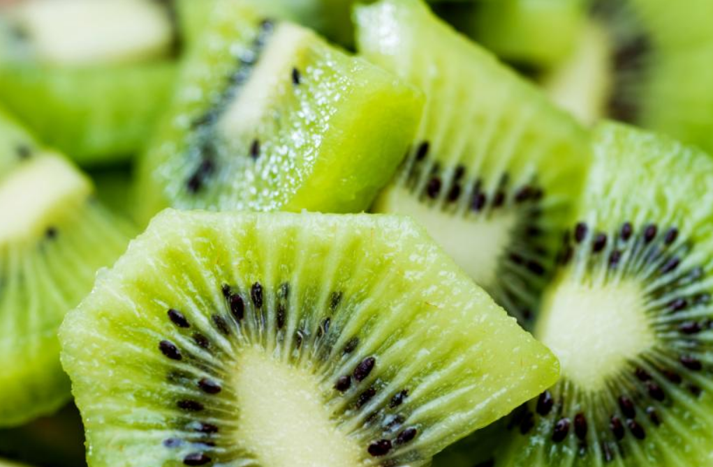 2. Kiwi: pequeña fruta, gran efecto