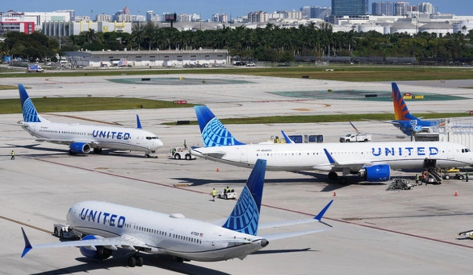 Cancelan y posponen más de 3 mil vuelos por tormenta histórica