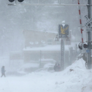 Cancelan y posponen más de 3 mil vuelos en EEUU por la Tormenta Fern