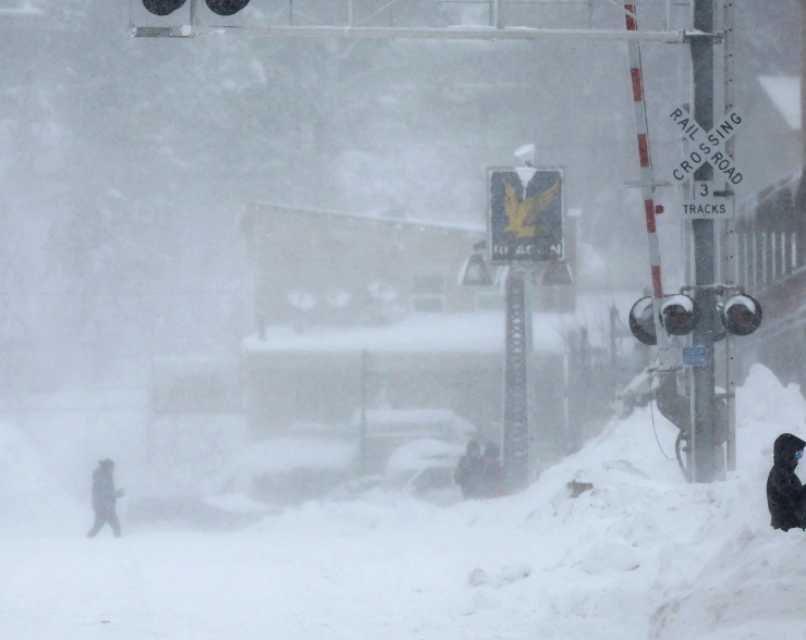Cancelan y posponen más de 3 mil vuelos en EEUU por la Tormenta Fern
