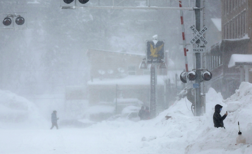 Cancelan y posponen más de 3 mil vuelos en EEUU por la Tormenta Fern