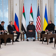 Empieza reunión entre Rusia, Ucrania y EEUU en Emiratos Árabes