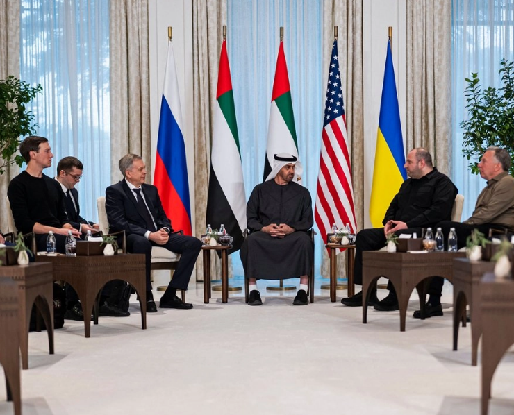 Empieza reunión entre Rusia, Ucrania y EEUU en Emiratos Árabes