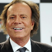 Fiscalía española archiva denuncia contra Julio Iglesias