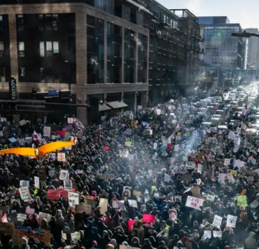 Miles protestan contra ICE en Mineápolis a pesar de las heladas temperaturasv