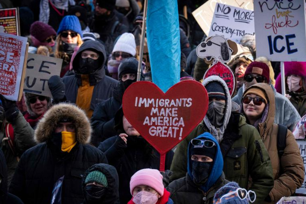 Miles protestan contra ICE en Mineápolis: la protesta que sacude a EE. UU.