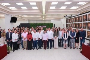 La firma de los convenios se realizó en el Salón Villahermosa del Palacio Municipal, consolidando alianzas estratégicas entre el Ayuntamiento de Centro y asociaciones de abogados en favor de la justicia social.