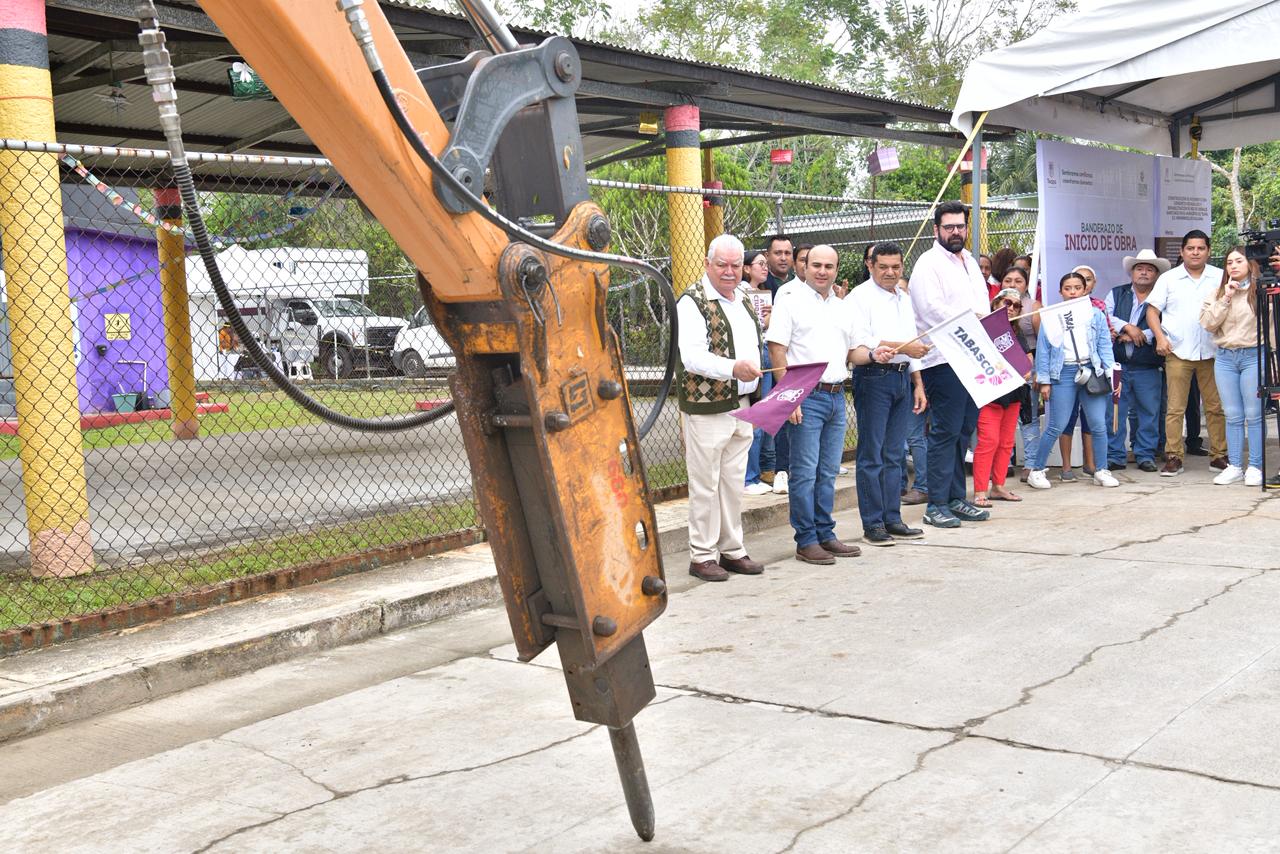 Dan banderazo de inicio de obras en Teapa