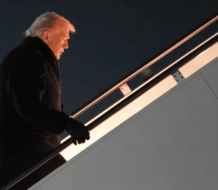 Falla eléctrica obligó a Trump a cambiar de avión