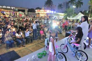 La Plaza de la Revolución lució llena de familias durante la Gran celebración del Día de Reyes, con espectáculos, rosca tradicional y miles de luces que iluminaron la noche festiva.