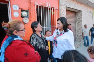 Vecinas y vecinos de la Colonia Centro acompañan a la alcaldesa Yolanda Osuna Huerta durante la entrega de obras integrales de infraestructura hidráulica que solucionan rezagos históricos y garantizan servicios públicos duraderos.