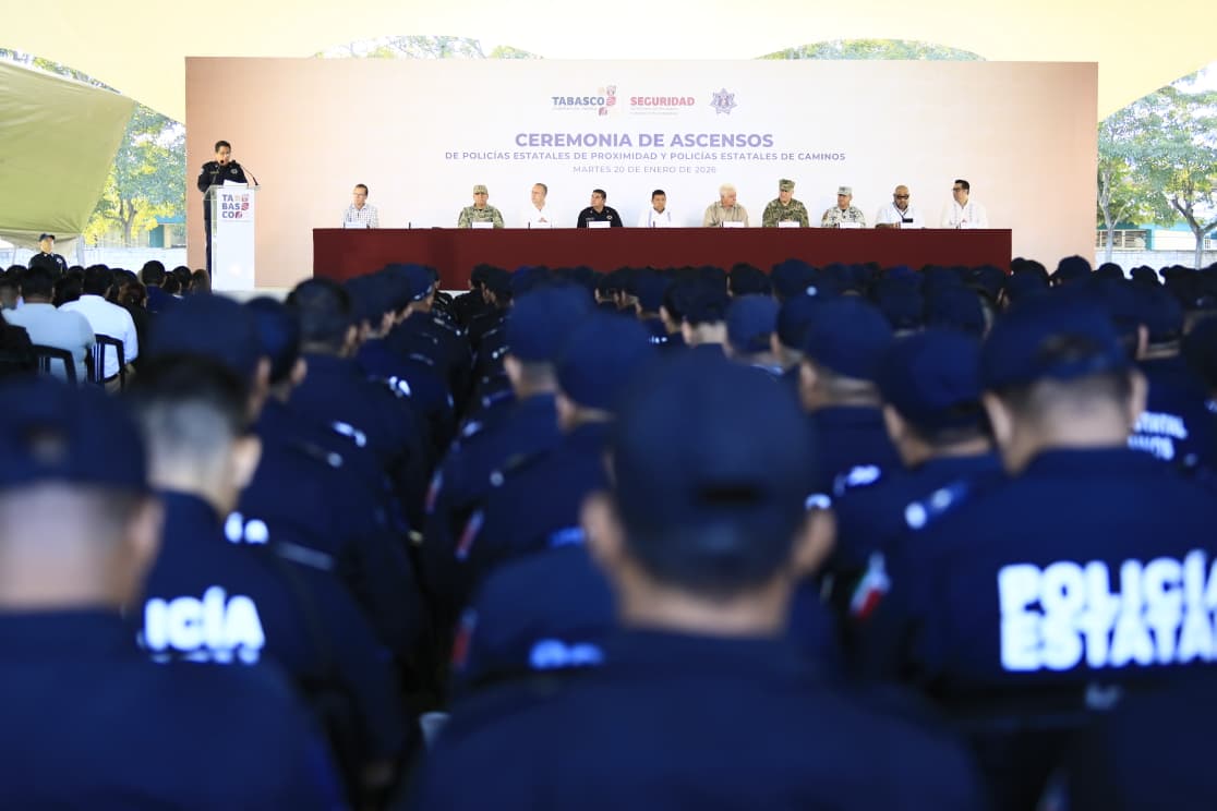 Reconocimiento a las familias de los policías