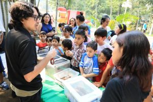 Niñas y niños disfrutan talleres interactivos y juegos educativos durante el festejo del Día de Reyes, luego de que infantes llegaron al Centro Cultural Quinta Grijlava para vivir una jornada llena de alegría, aprendizaje y convivencia familiar.