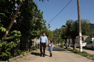 Habitantes del ejido Raya Zaragoza agradecen los Beneficios a Raya Zaragoza, resultado de la inversión en infraestructura eléctrica impulsada por el Gobierno del Pueblo en Tacotalpa.